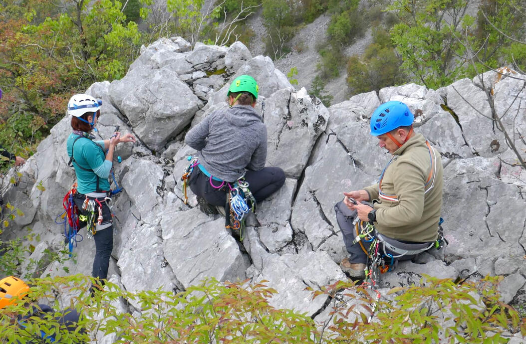 aici „nuca în perete” are sens