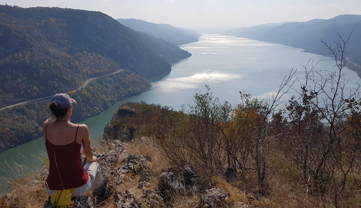 două maluri stăine și Dunărea ce le leagă